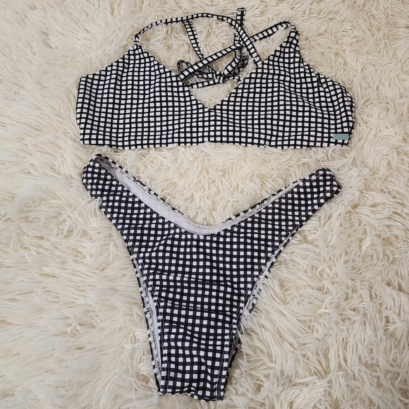 Roxy Beach Classics Reversible Fixed Triangle Bikini || High Leg Bottom - Picture 10 of 11